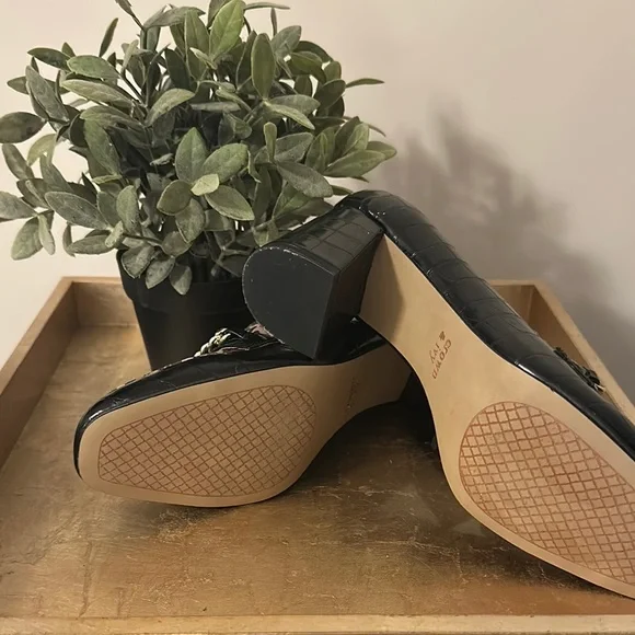 Crown & Ivy Black and Leopard Heels with Chain Detail - Picture 5 of 6